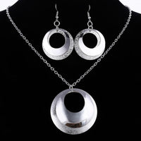 New Stylish Silver Plated Round Pendant Jewelry Set - sparklingselections