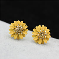 New Daisy Flower Stud Earrings Simple Metal  Women Fashion Gold Plated Stud Earrings Jewelry